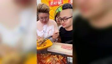 娱乐吃瓜酱吃饭视频在线观看